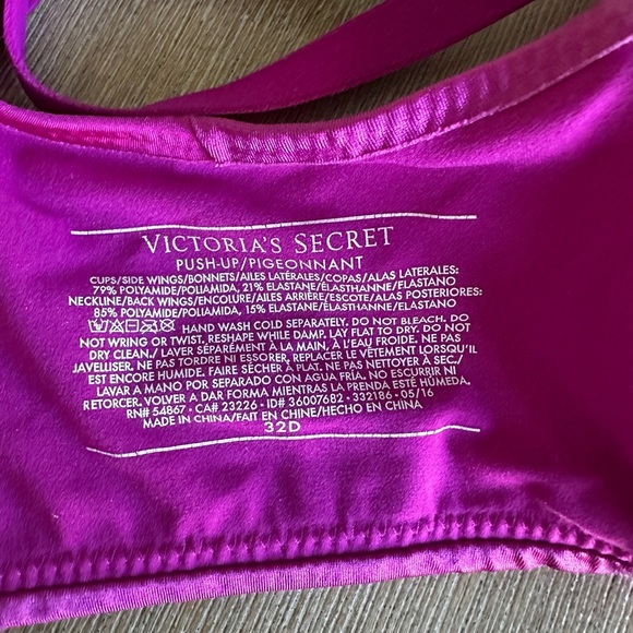 So obsessed /very sexy push-up Victoria's Secret Black, White, and Pink Bra Trio - Picture 7 of 9